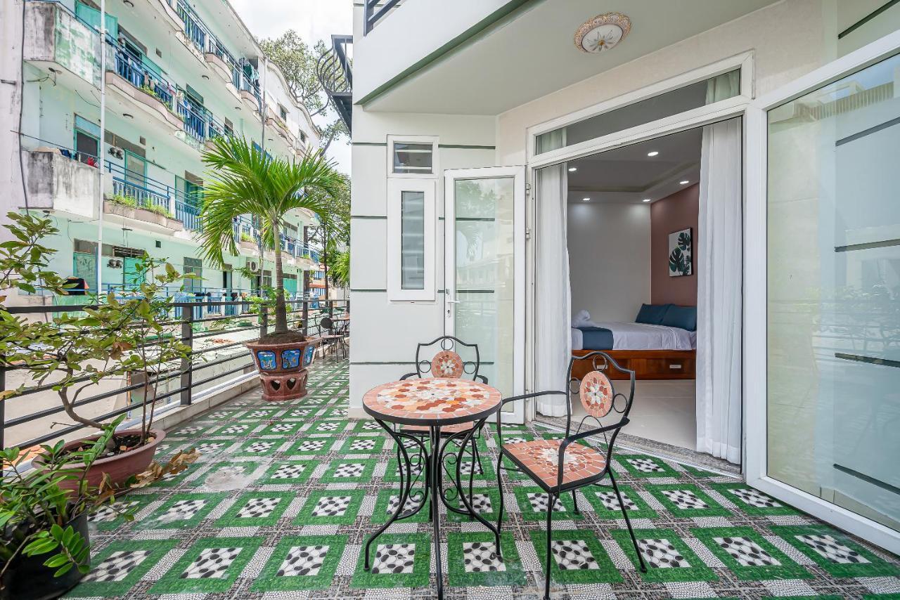 Cozrum Homes - Retro House Ho Chi Minh City Bagian luar foto